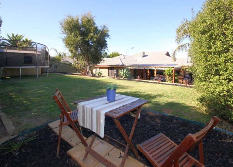 13 Quinvale Road, Hallett Cove