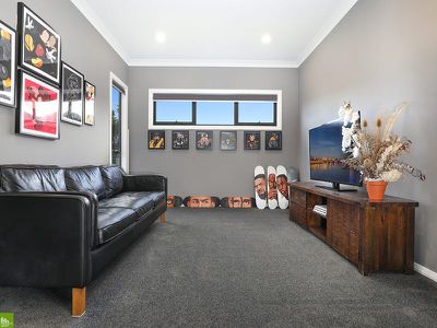 8 Sapphire Road, Kembla Grange