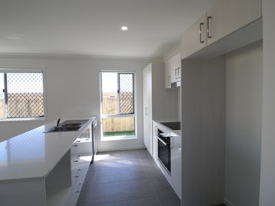 8 Alexander Pl, Gleneagle
