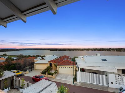 123 River Way, Salter Point