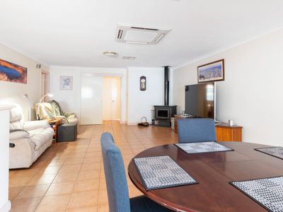 1 O'Byrne Crescent, Broadwood