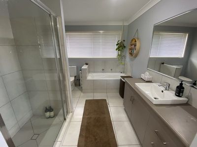 74-76 Rosella Parade, Kingaroy