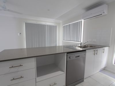 1 / 6 Soho Drive, Deebing Heights