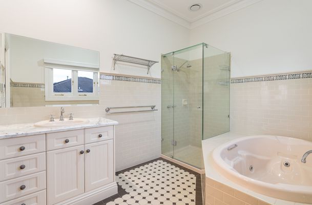 8 Arbroath Court, Greenvale