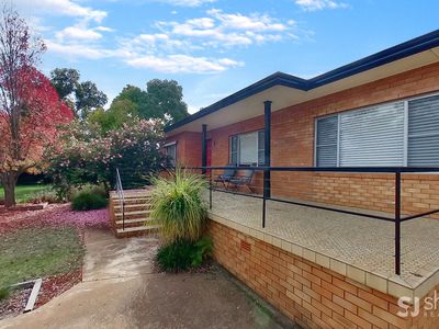 16 Brigalow Avenue, Dubbo