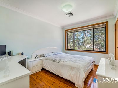 2 Drummoyne Crescent, St Johns Park