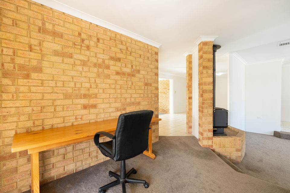 594 Safety Bay Rd, Waikiki