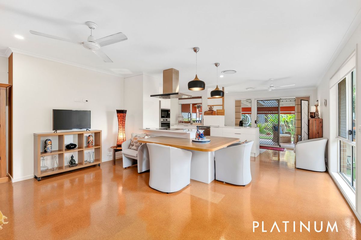 2 / 26 Waterdown Drive, Elanora