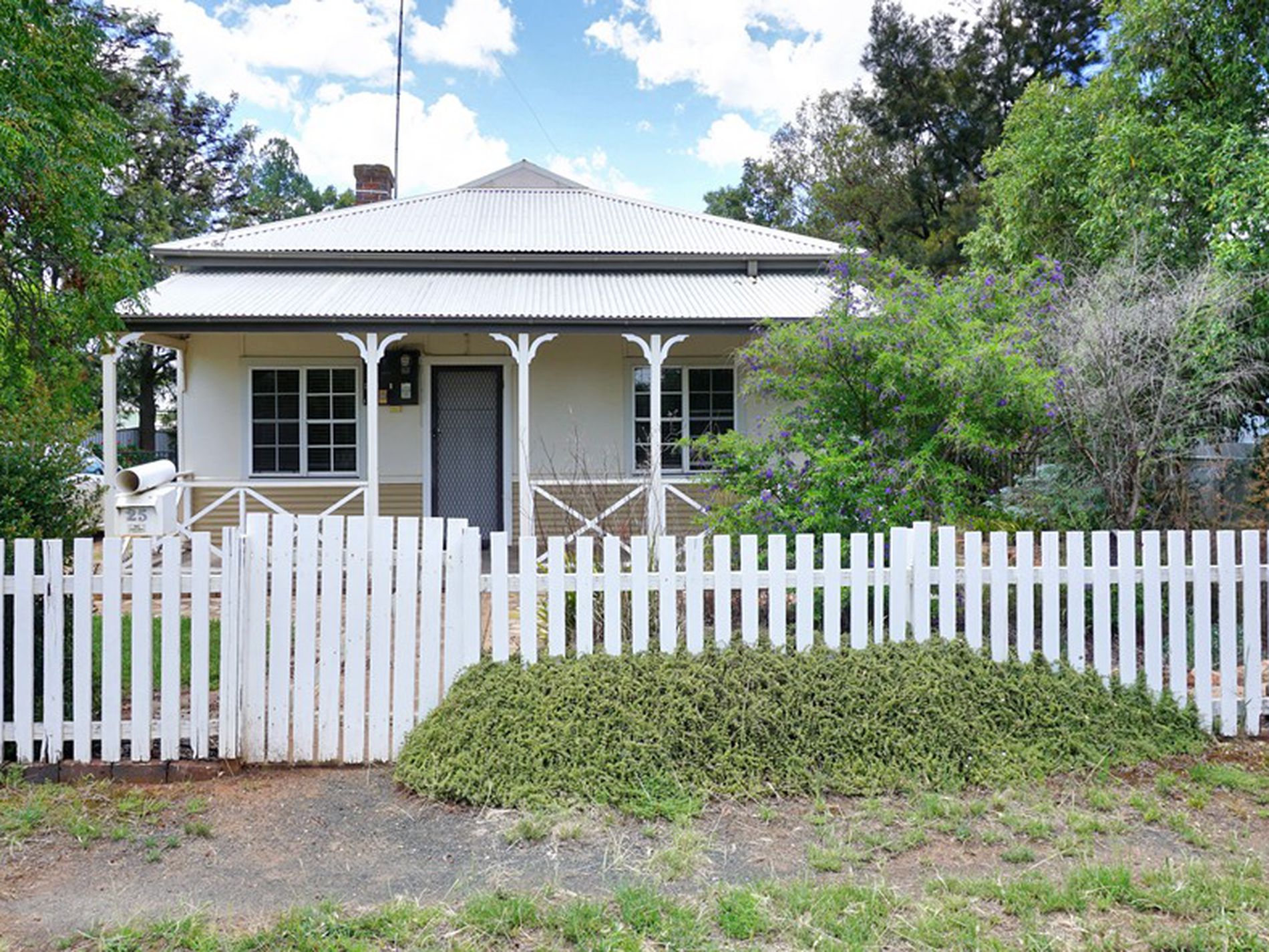 25 Monash Street, West Wyalong