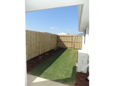 302 Peelwood Parade, Halls Head