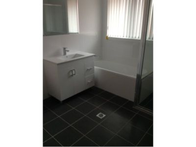 2 / 9 Acacia Street, Windang