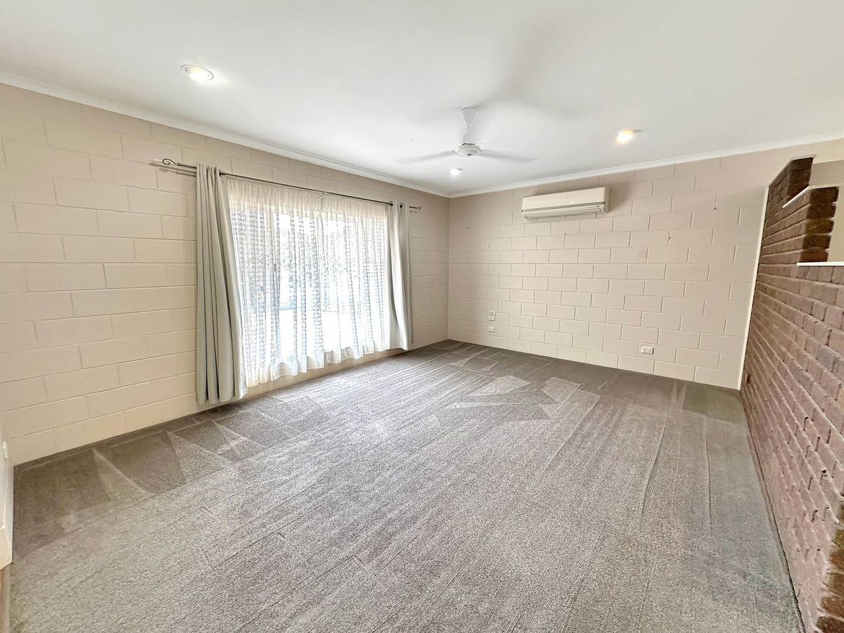 8 LARKIN CLOSE, Atherton