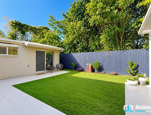 Spacious Family Living in the Heart of Old Tewantin image 15