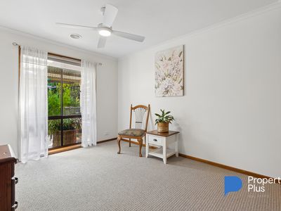 32 Mistletoe Street, Golden Square