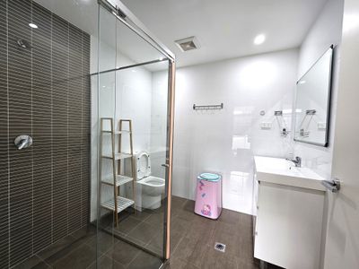 1209 / 11 Charles Street, Canterbury