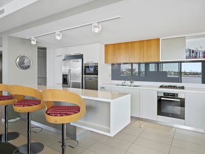 31306 / 2 Ephraim Island Bridge, Paradise Point