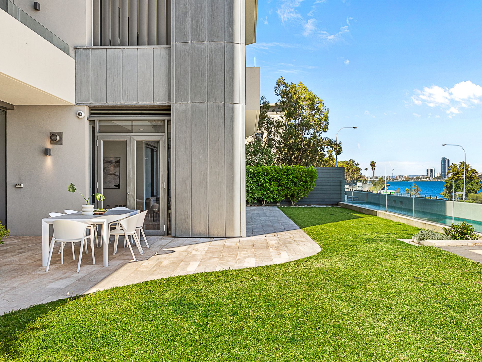 1 / 8 Mounts Bay Road, Crawley