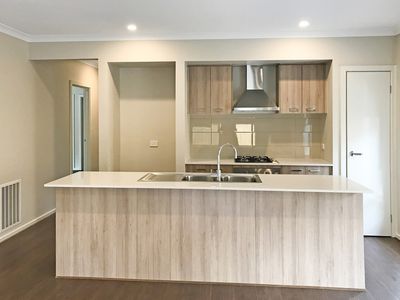 13 Adelong Street, Werribee