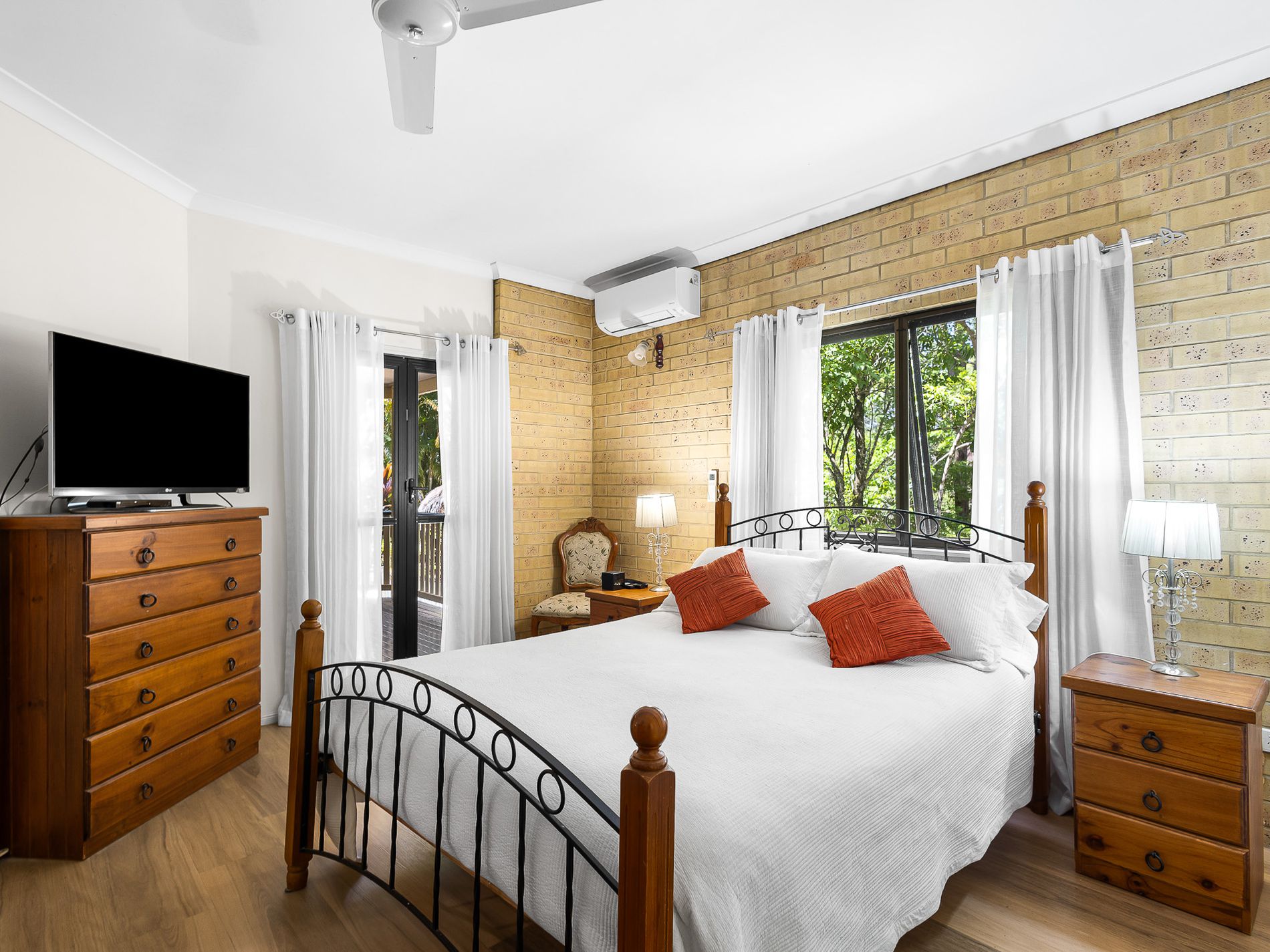 6 Peacock Court, Pomona