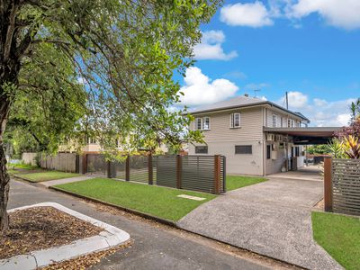 36 Downing Street, Earlville