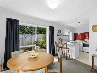 52 Pine Avenue, Ebdentown