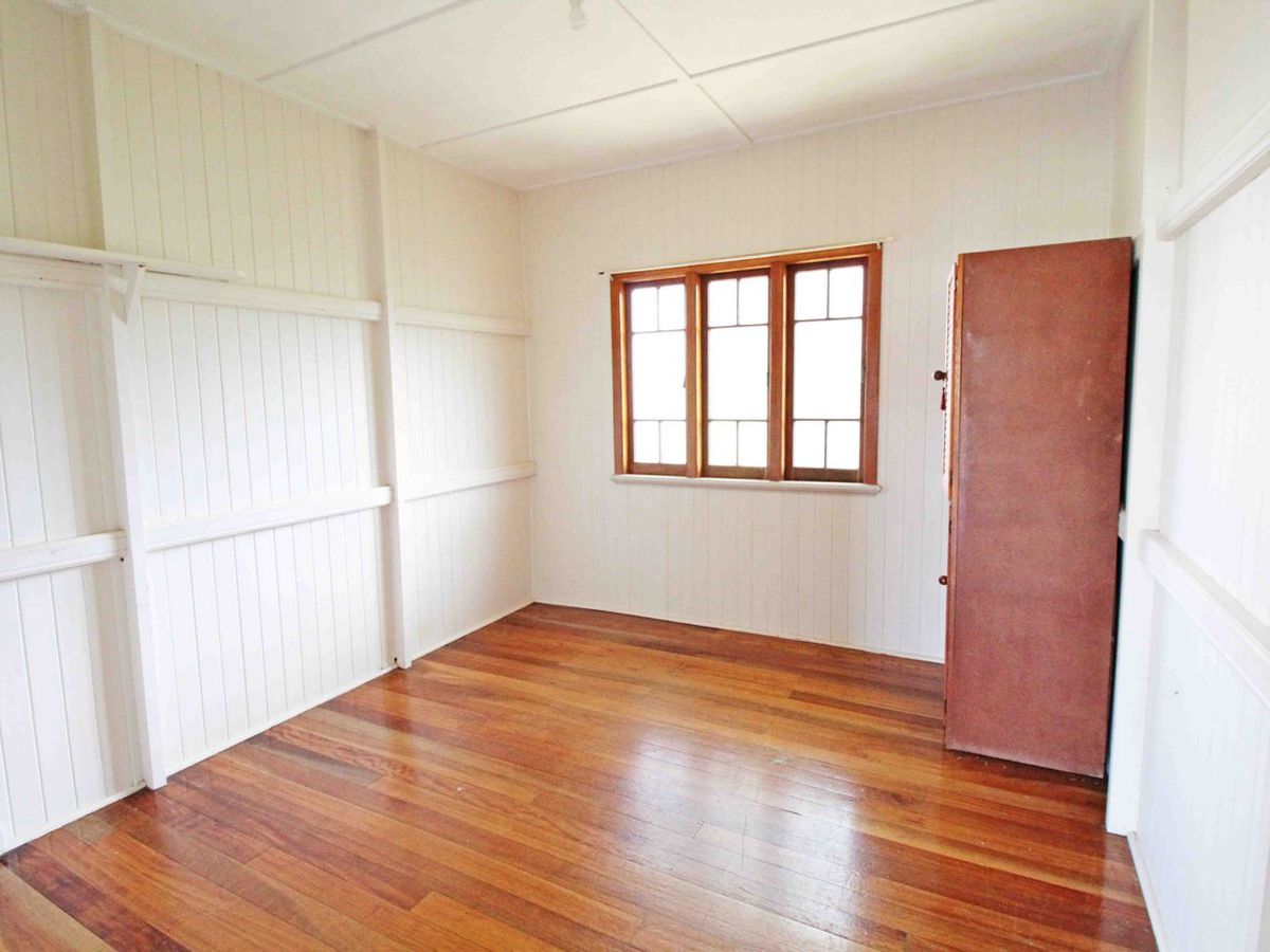 44 WEAVER STREET, Atherton