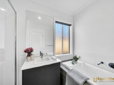 6 Sparland Street, Manor Lakes