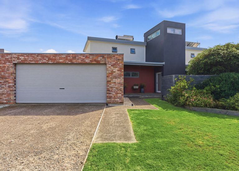 8 Aquarius Court, Portland North