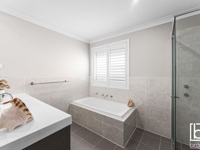 33 Wakool Crescent, Woongarrah