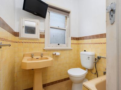 369 KENILWORTH STREET, East Albury