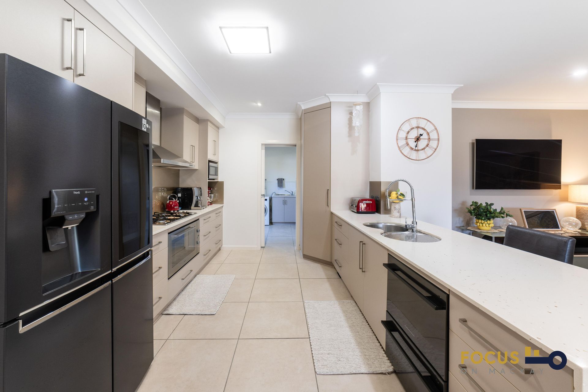 House / 6 Pavillion Court, Glenella
