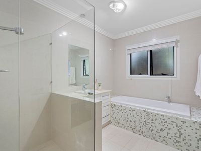 6 Scenery Court, Brookwater