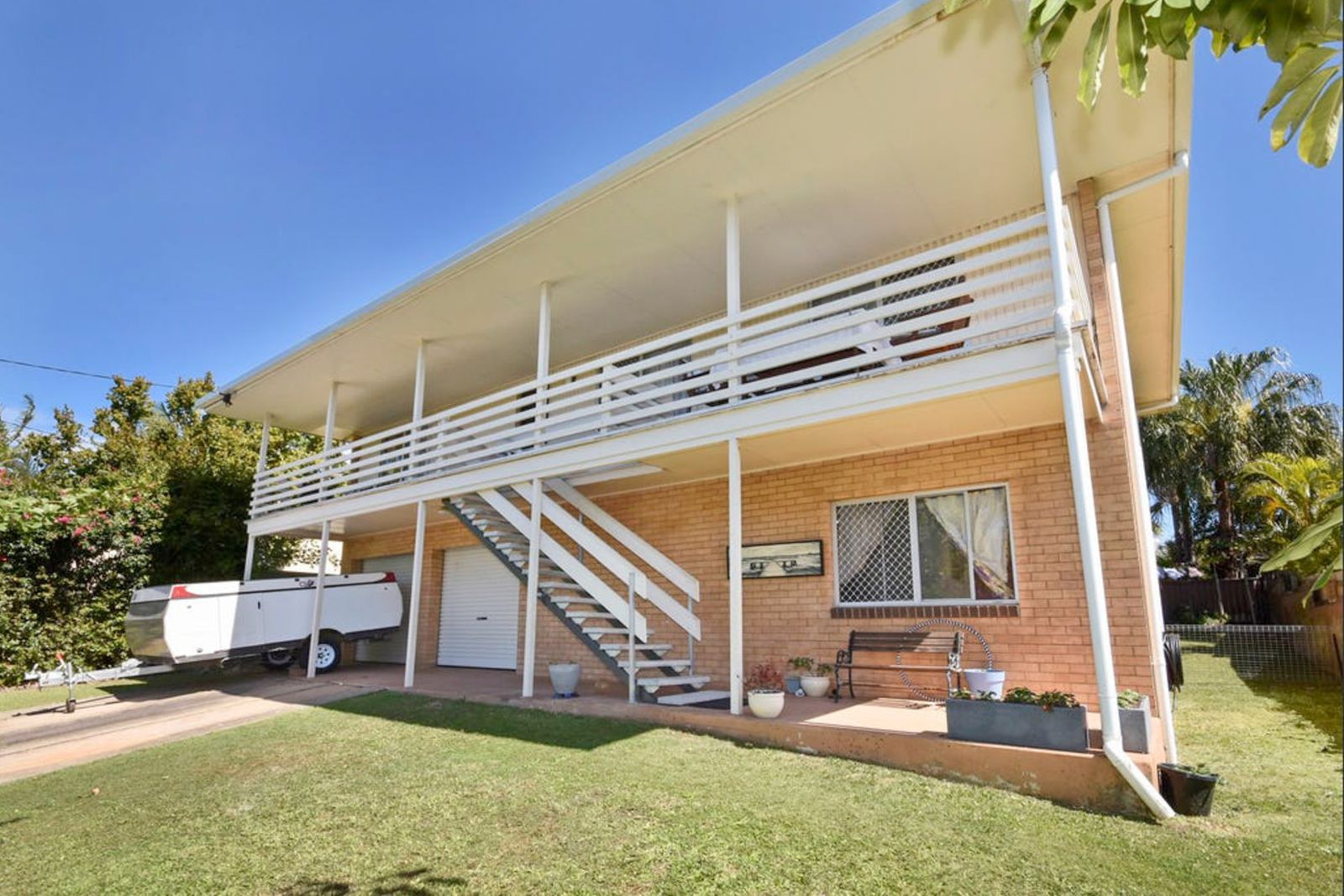 Photo 2 of 35, 1 Gemson Crescent, Moffat Beach