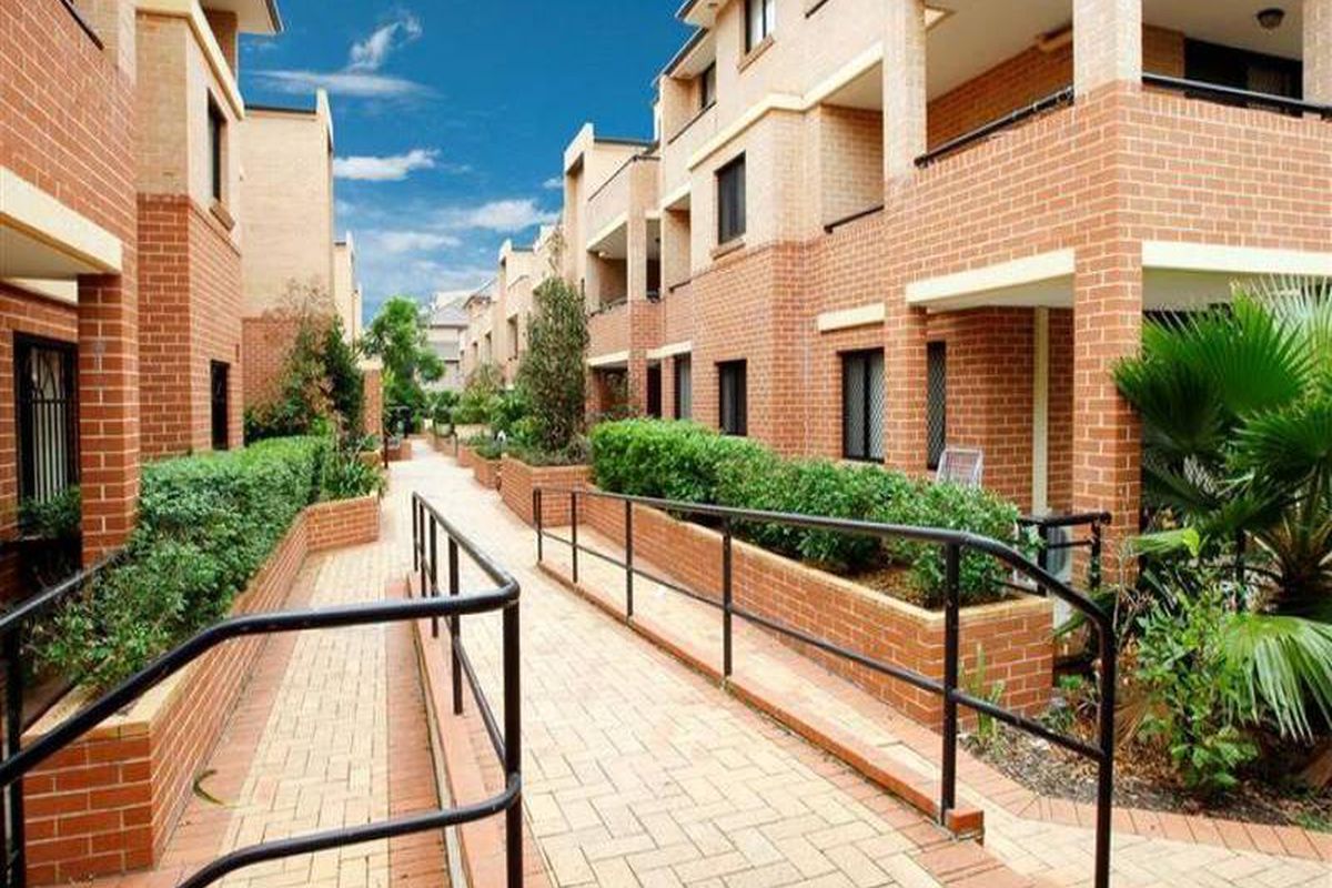 8 / 50 Henley Road, Homebush West