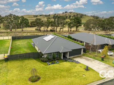 14 Johnston Crescent, Blayney