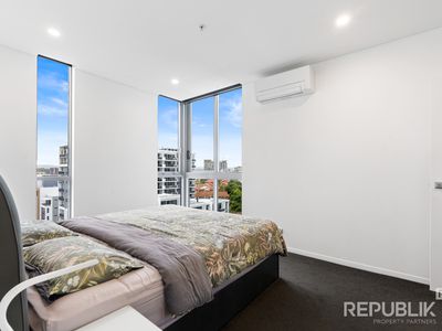1102 / 4 COMO CRESCENT, Southport