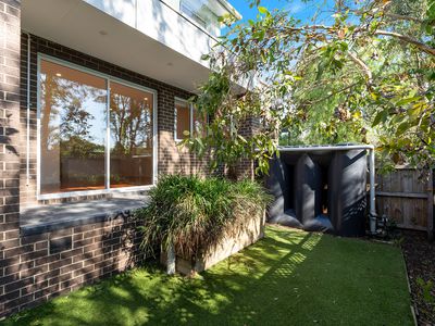 2 / 2 Donald Avenue, Essendon