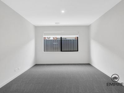 65 Shearjoy Loop, Clyde North