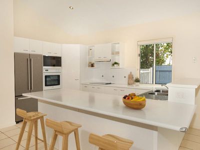 2 Lanai Close, Parrearra