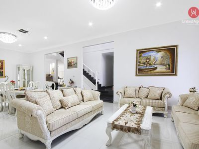6 London Court, Cecil Hills