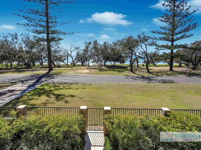101 Esplanade, Woodgate