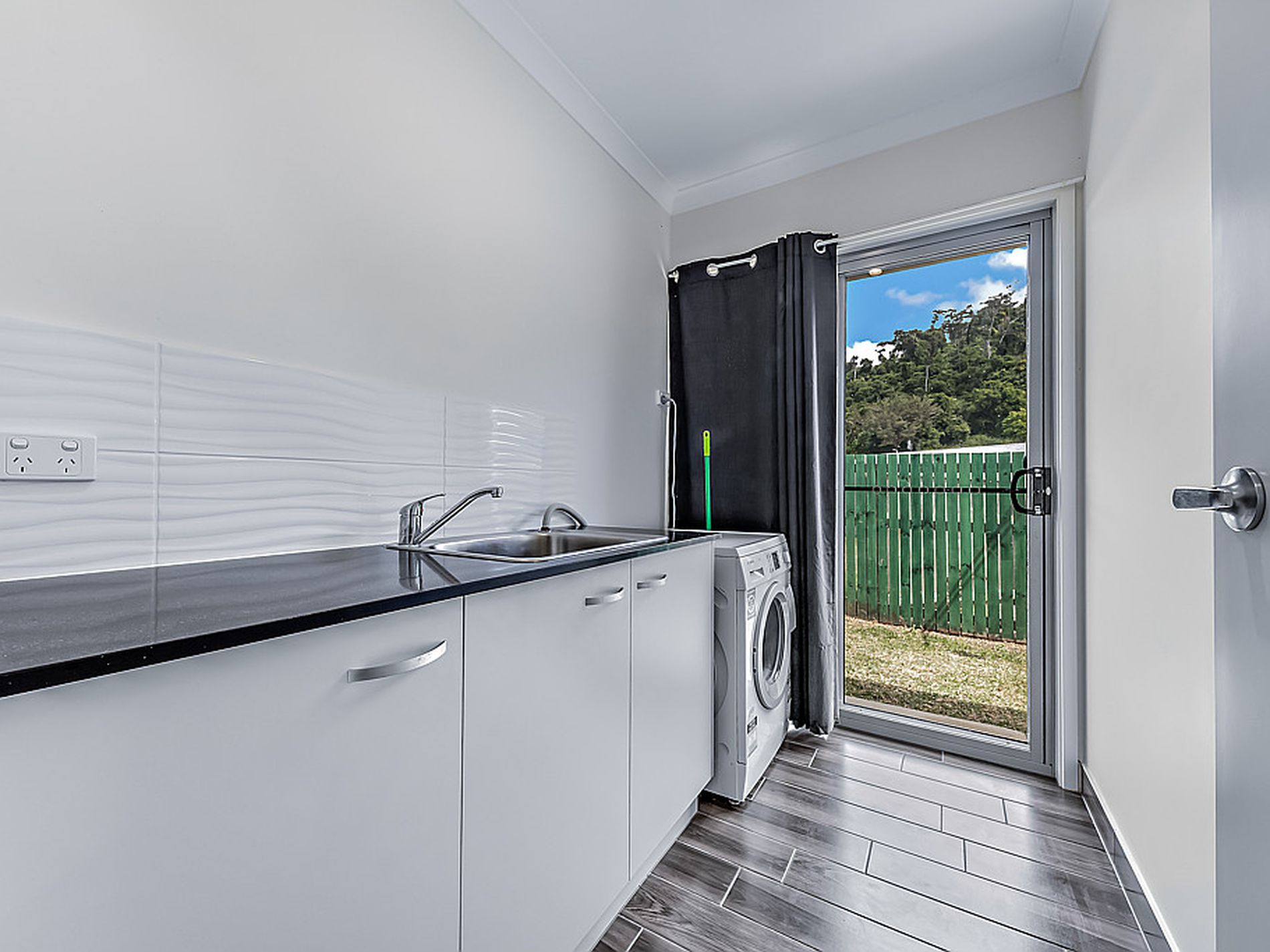 1 Discovery Drive (Langford Road), Flametree