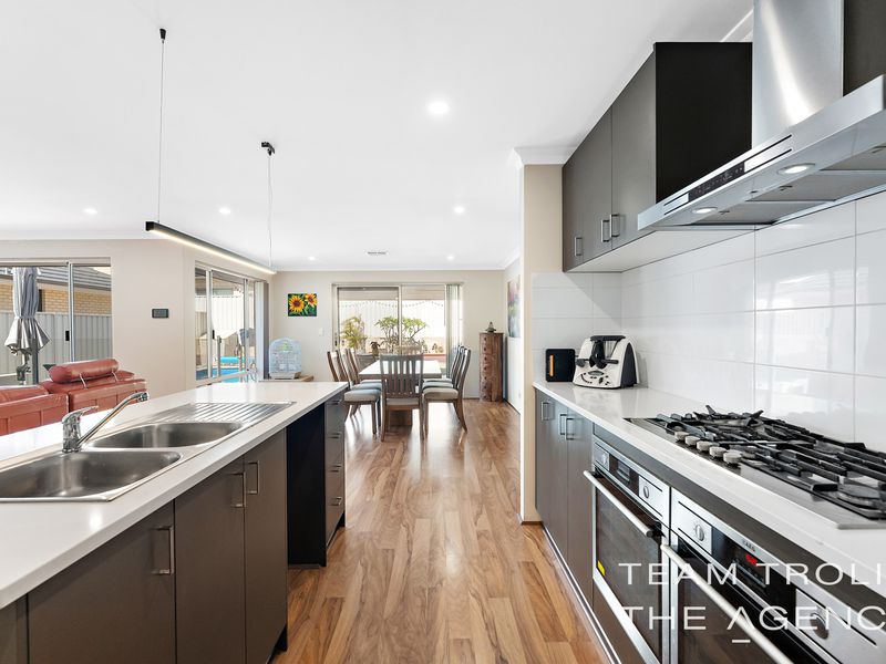 9 Riverina Parade, Lake Coogee