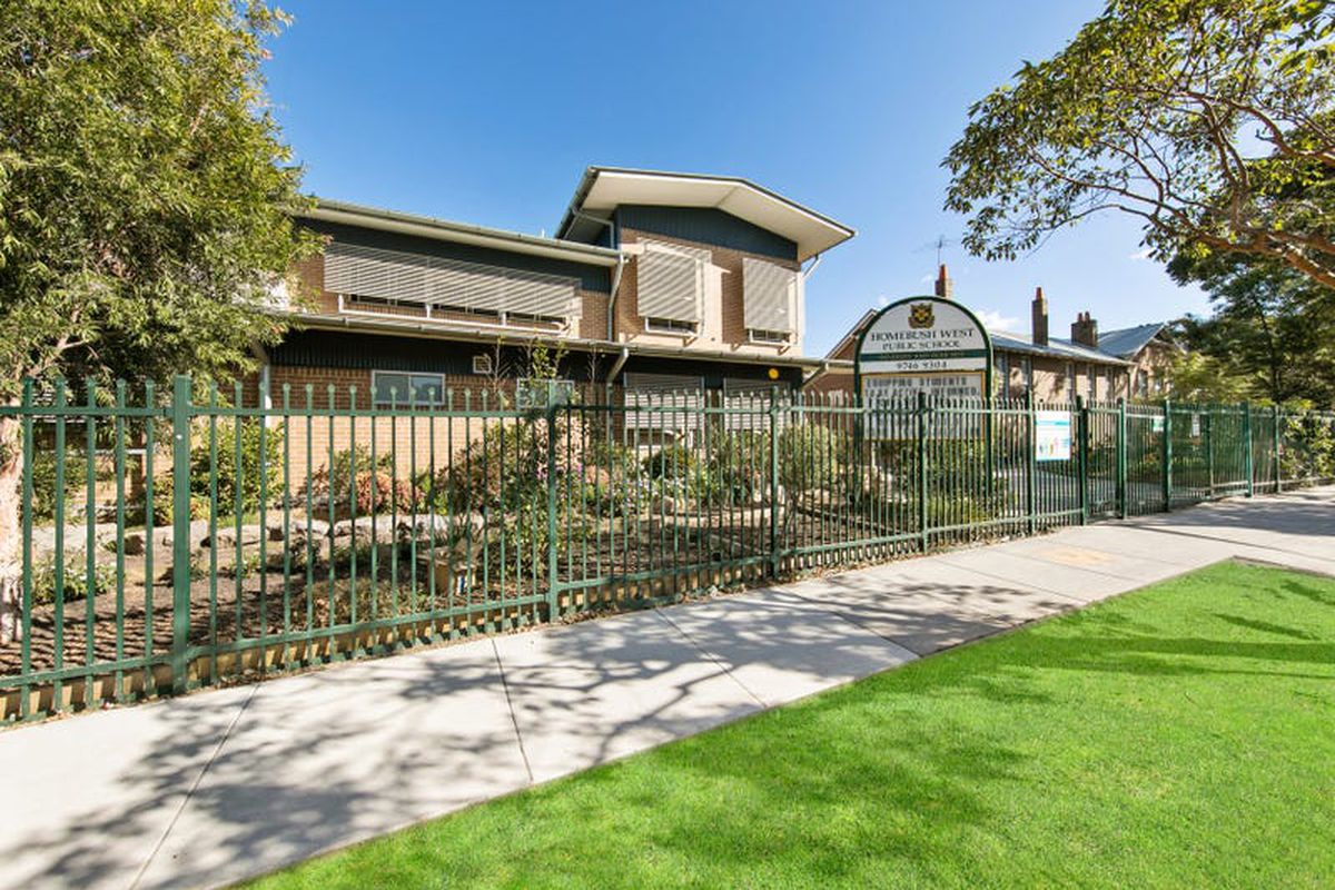 2 / 6 Eastbourne Road, Homebush West