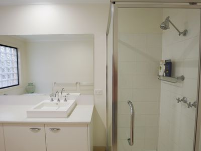 6 Knox Court, Kennington