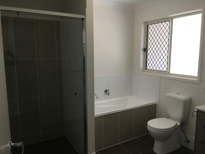 1 / 38 Gullwing Street, Upper Coomera