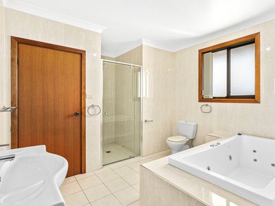 4 Warri Place, Oak Flats