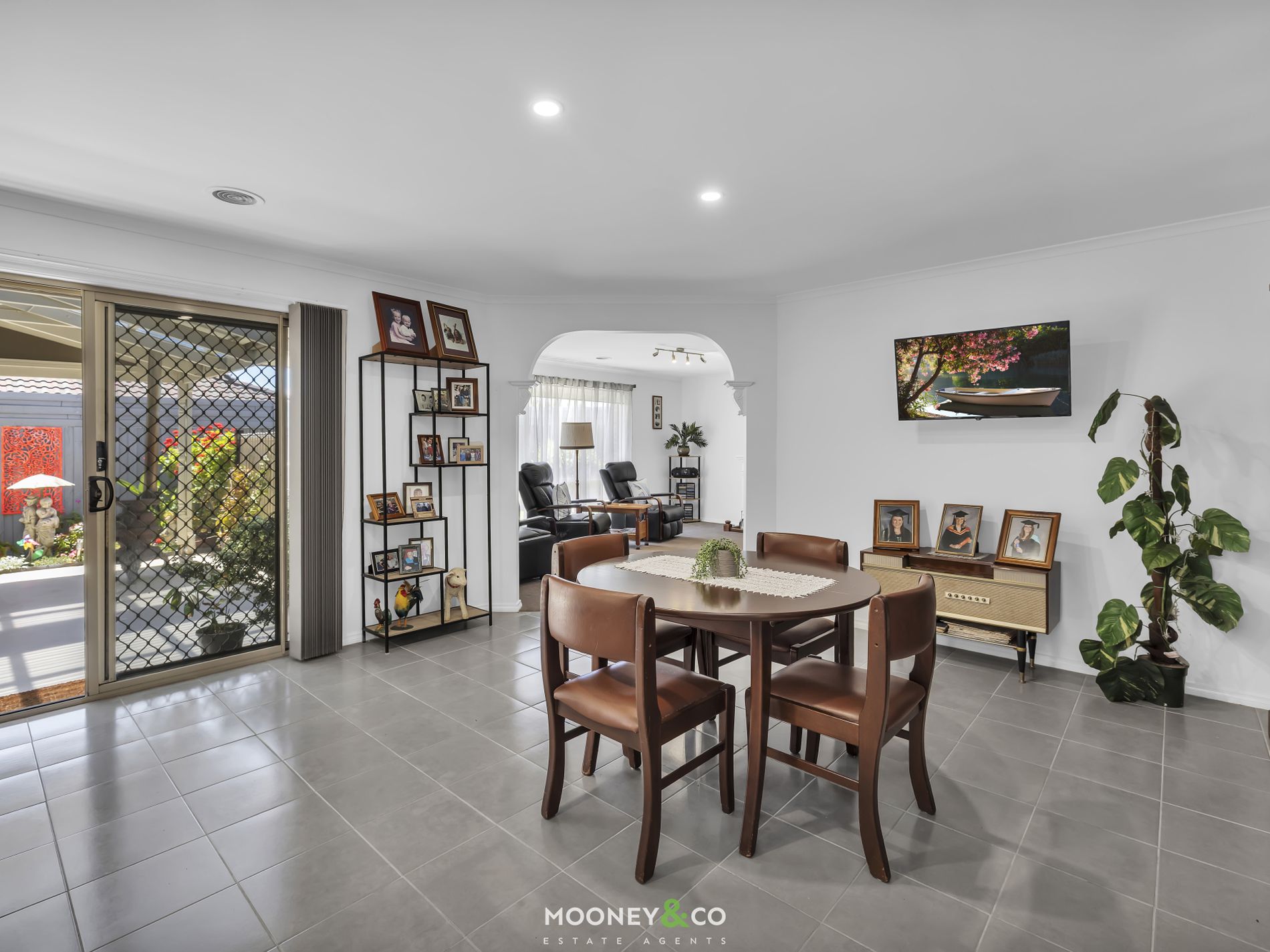 8 Blainroe Crescent, Cranbourne