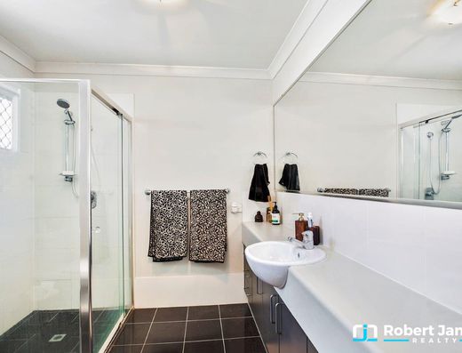 A short stroll to Gympie Terrace image 7