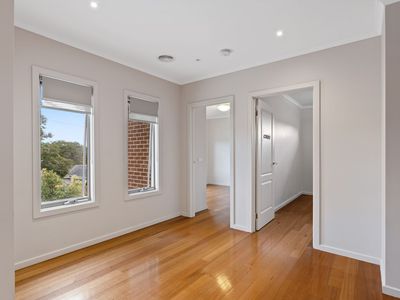 2 / 1 Sylvan Crescent, Ashwood